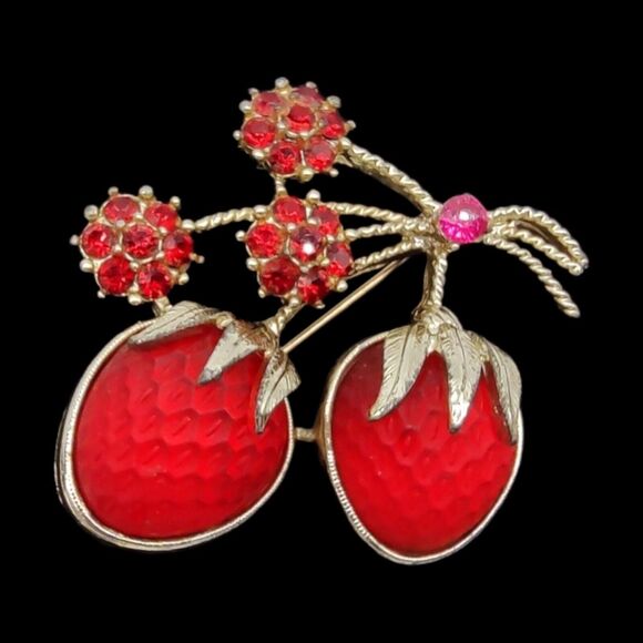 Kissing Angels Gold Tone Pin Sarah Coventry Frosted Strawberry Brooch with Ruby - Picture 4 of 14